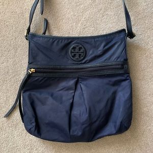 Tory Burch navy crossbody purse with pockets